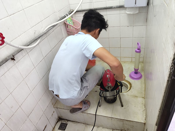 潼关肥皂掉到马桶里把马桶堵住了怎么办？马桶堵住了怎么办